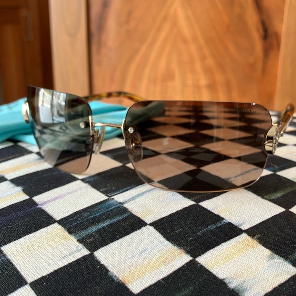 RARE Tiffany Key Sunglasses - Tortoise & Crystal 😍 - Picture 2 of 8